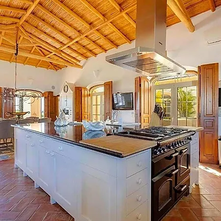 Luxury In With Bay Views Pool