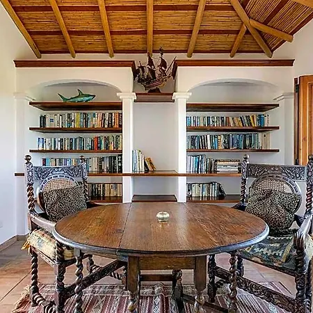 Luxury In With Bay Views Pool 4*