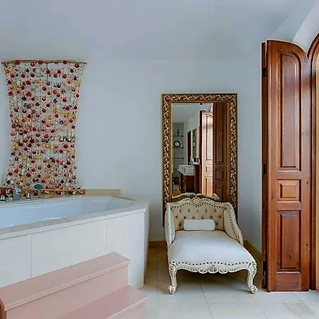 Luxury In With Bay Views Pool فندق