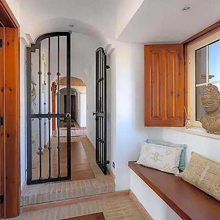Luxury In With Bay Views Pool 4* لاغوس