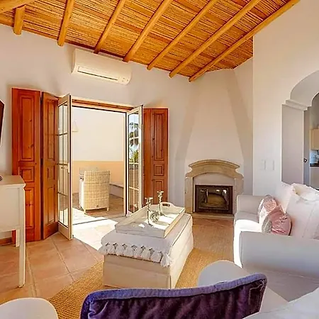 Luxury In With Bay Views Pool 4*